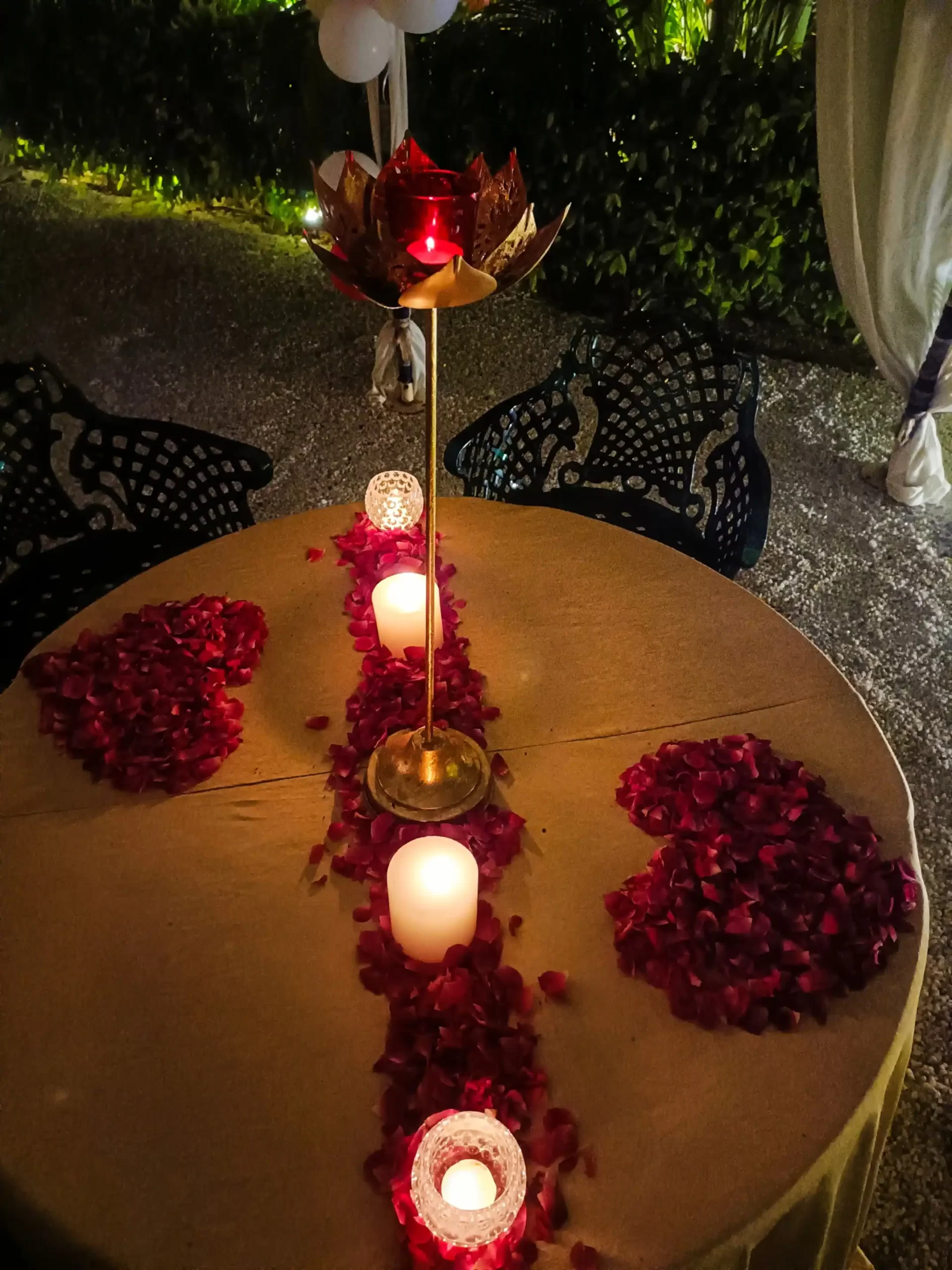 Romantic Candle Light Table Decorations For V Day! - Boldsky.com